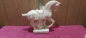 lot 146 image: 9.5 horse sculpture that appears to be porcelain