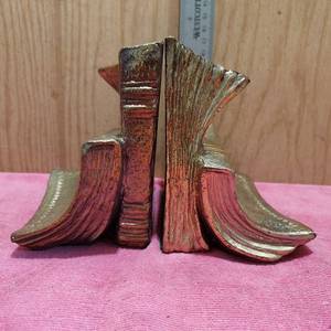 lot 180 image: Pair of vintage gold toned bookends
