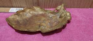 lot 184 image: Vintage gold toned metal leaf ashtray