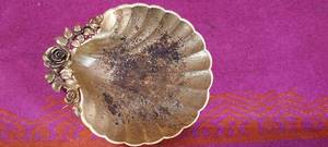 lot 185 image: Vintage metal gold toned seashell ashtray