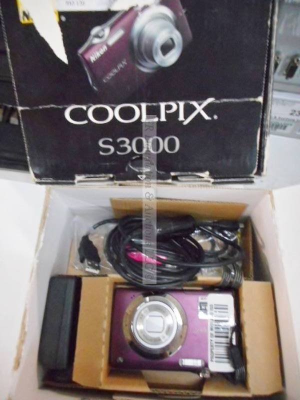 lot 242 image: Nikon coolpix cameras