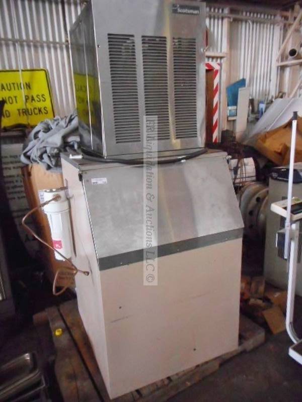 lot 124 image: Scotsman commercial ice maker