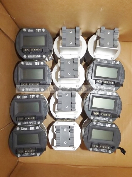 lot 10 image: Programmable Temperature Transmitter with Display