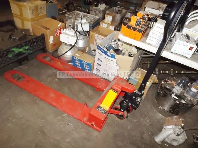 lot 13 image: Dayton hydraulic pallet jack