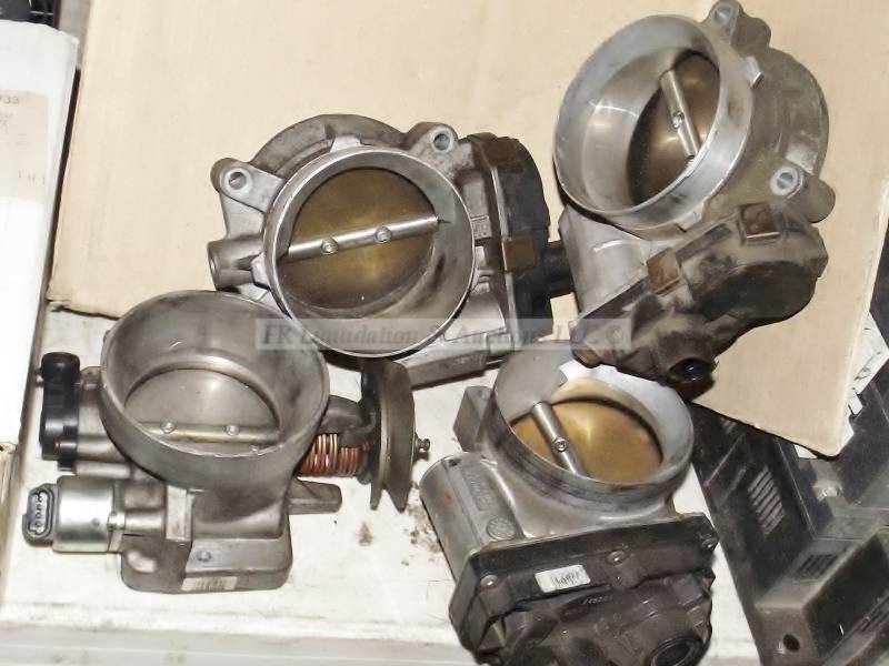 lot 45 image: Chevy Express Van 4.8L Throttle Body Unit