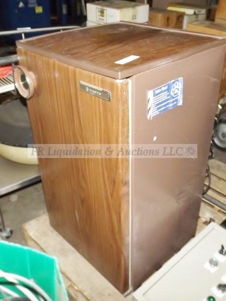 lot 167 image: Sanyo mini fridge