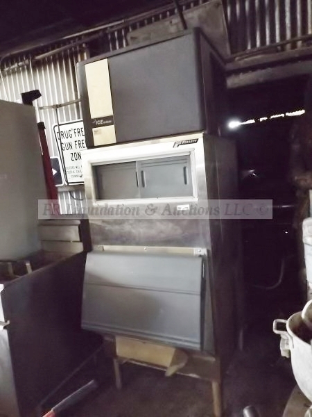 lot 142 image: Follett commercial ice machine