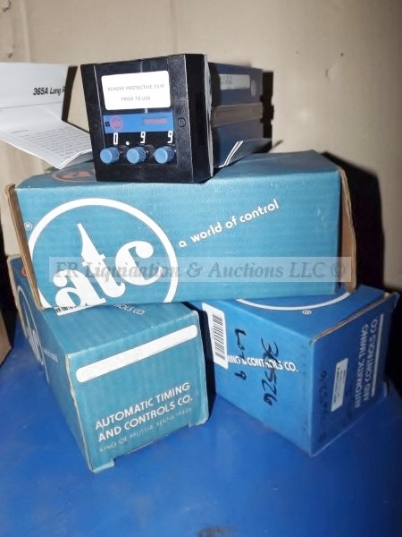 lot 138 image: Panel Mount Timer, Digital Plug In