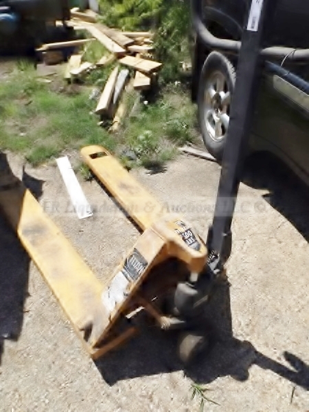 lot 295 image: Lift-rite pallet jack