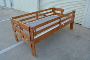 lot 16 image: Twin Size Bunk Bed Frame with Mattress Base