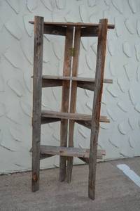 lot 21 image: Rustic Wood Display Corner Stand