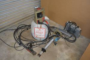 lot 24 image: Instapak 900 Packaging Foam System