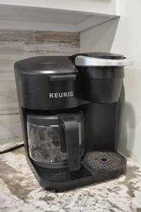 lot 116 image: Keurig Carafe and Individual Cup Coffee Maker