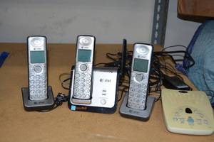 lot 32 image: At&t Cordless Phones and Chargers