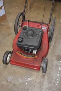 lot 34 image: 21 Murray 5.0 Lawn Mower Model 21693X28A - Working Condition Unknown