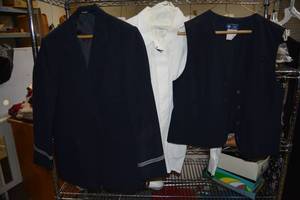 lot 65 image: AMR American Airlines Uniform, see pictures