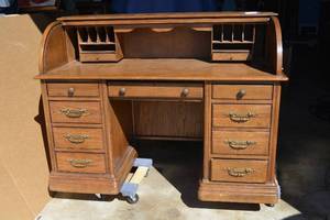 lot 5 image: Solid Rolltop Desk - 55W x 27D x 41H