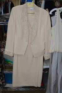 lot 69 image: Womens 3-piece outfit - Albert Nipon Evening Size 10, Beaded Lapel on Jacket and Vest