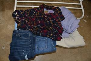 lot 78 image: Kids Clothes, see pictures
