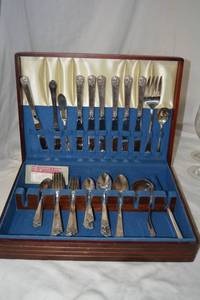 lot 90 image: Silverware Set in Storage Box marked Wm. Rogers & Son I-S