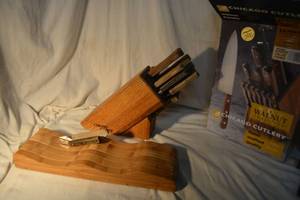 lot 104 image: Chicago Cutlery Knife Set with Block and Drawer Knife Holder