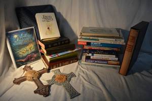 lot 107 image: Books, Bibles and Decorative Crosses, see pictures