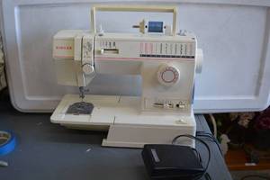 lot 131 image: Singer Sewing Machine with Foot Pedal Model 9018