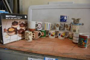 lot 133 image: Stoneware Set of 4 Onion Soup Bowls and Coffee Mugs