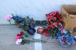 lot 140 image: Artificial Flowers and Vases