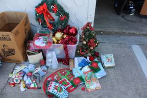 lot 141 image: Vintage Christmas Ornaments and Decorations as shown