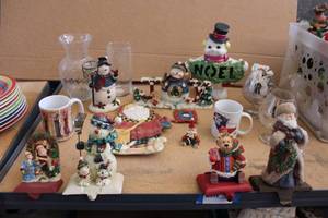 lot 58 image: Christmas Dcor with Iron Stocking Hangers, see pictures
