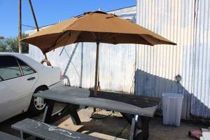 lot 7 image: Picnic Table with Umbrella