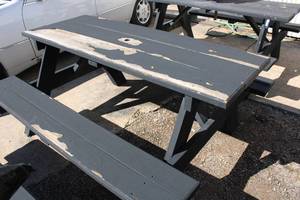 lot 31 image: Picnic Table
