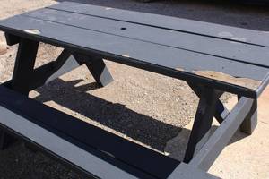 lot 32 image: Picnic Table