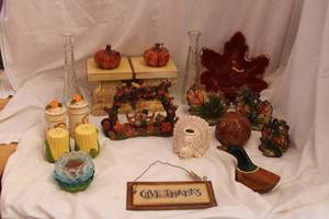 lot 69 image: Thanksgiving Dcor and Salt and Pepper Shakers, see pictures