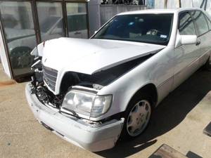 lot 8 image: 1994 Mercedes Benz S420 NO TITLE OR KEY  BUYER WILL NEED TO APPLY FOR A BONDED TITLE