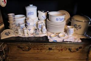 lot 93 image: Pfaltzgraff Yorktown Blue Flower Dish Set as shown