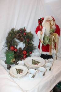 lot 101 image: Christmas Dish Set, Wreath, Santa Figurine and Candle