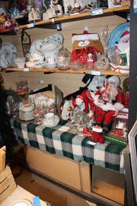 lot 123 image: Display Cabinet (CONTENTS SOLD SEPARATELY) 5Ft.W x 17D x 6.5Ft. Tall