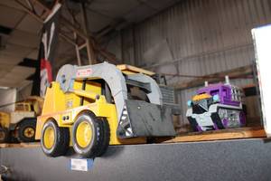 lot 121 image: Metal and Plastic Tonka Trucks - 3 Total