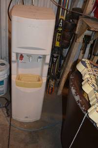 lot 30 image: Oasis HotCold Water Cooler Stand