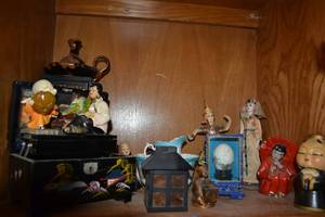 lot 77 image: Asian Ceramic Figurines and Black Jewelry Box