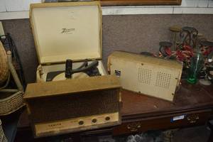 lot 315 image: Vintage Zenith Stereophonic Record Player Model DPS-50L