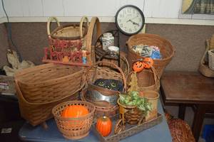 lot 319 image: Baskets, Yarn, Pumkin and Fall Dcor