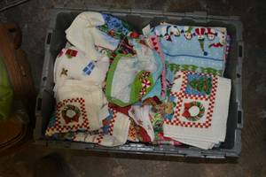 lot 321 image: Christmas Hand Towels and Linens