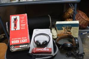 lot 324 image: Rockler Forstner Bit Set, Vintage Bulldog Pipe, Headphones in Packaging, Pivoting Head Worklight, Homedics Massage Pad
