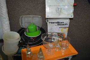 lot 325 image: Pampered Chef Apple Peeler Corer Slicer, Hamilton Beach Hand Mixer, Skillets and More