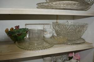 lot 339 image: Clear Glass Serving Dish Set, Large Bowl, and Ceramic Frog Bowl