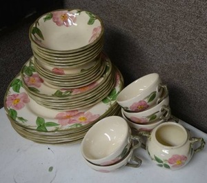 lot 352 image: 67-Person Place Setting - Pink Flowers and Sugar Bowl