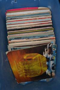 lot 271 image: Music Albums Billie Holiday, Moe Bandy, Billy Vaughn, Mamas & Papas, Bing Crosby and More, see pictures